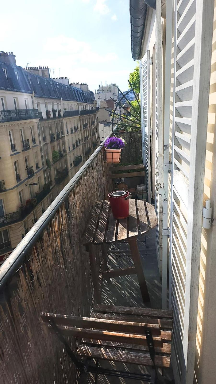 Warm Bright In 14th District Apartment