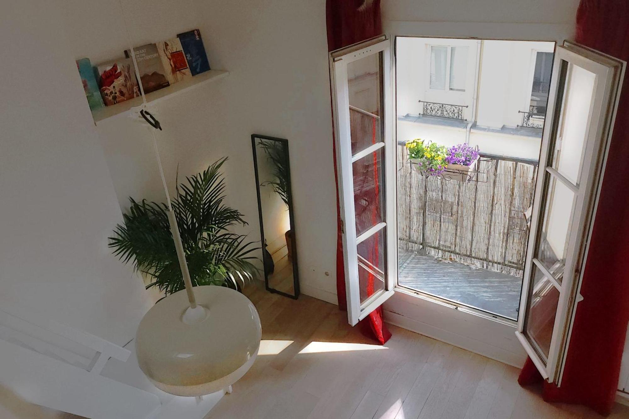 Warm Bright In 14th District Paris