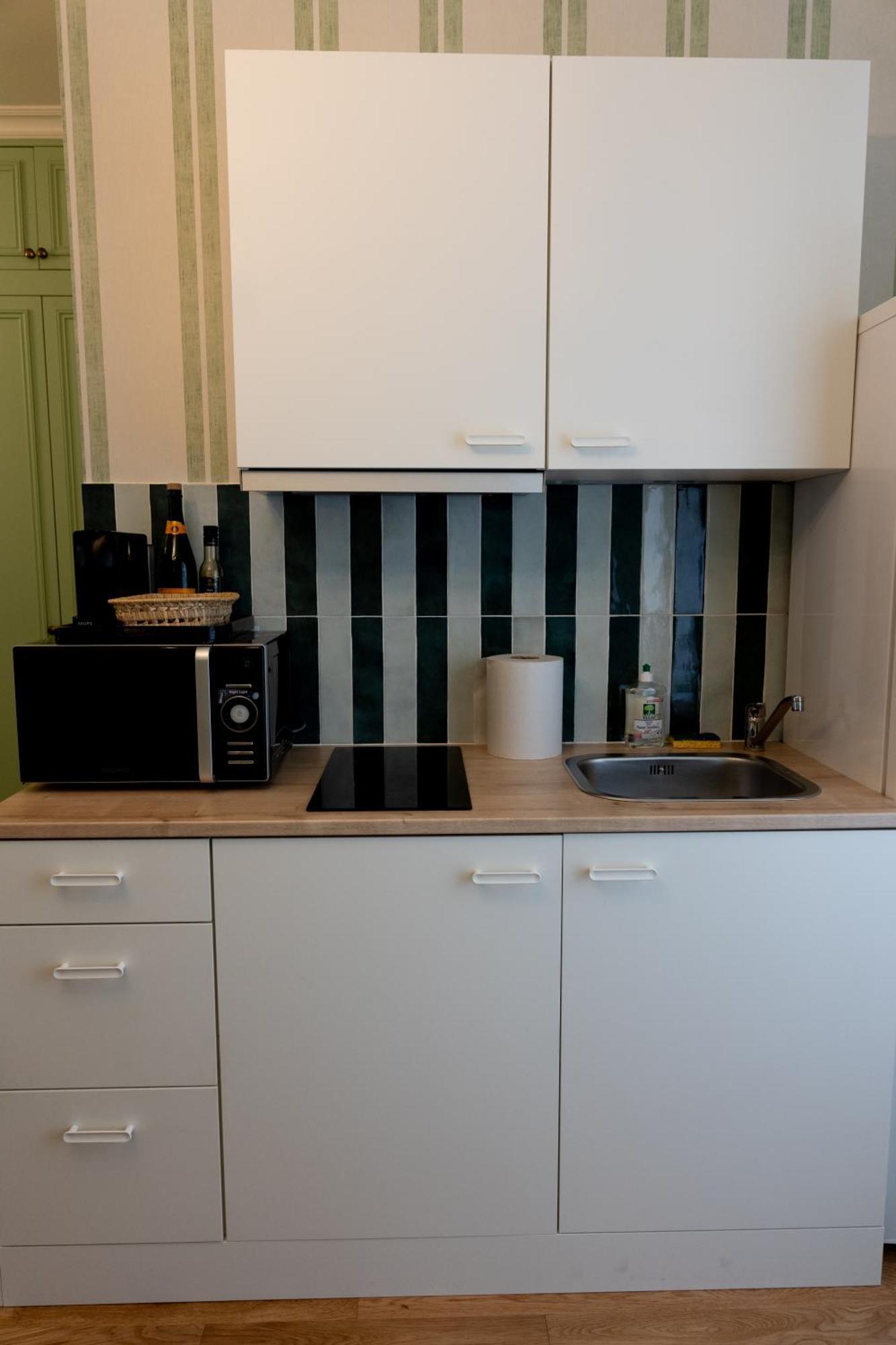 Apartment 15 *