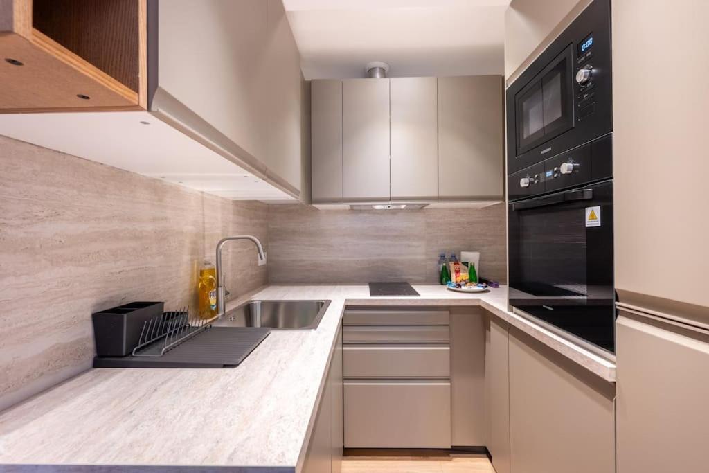 6 Pers #2 #2 Sdb #pere Lachaise #paris 20 Apartment