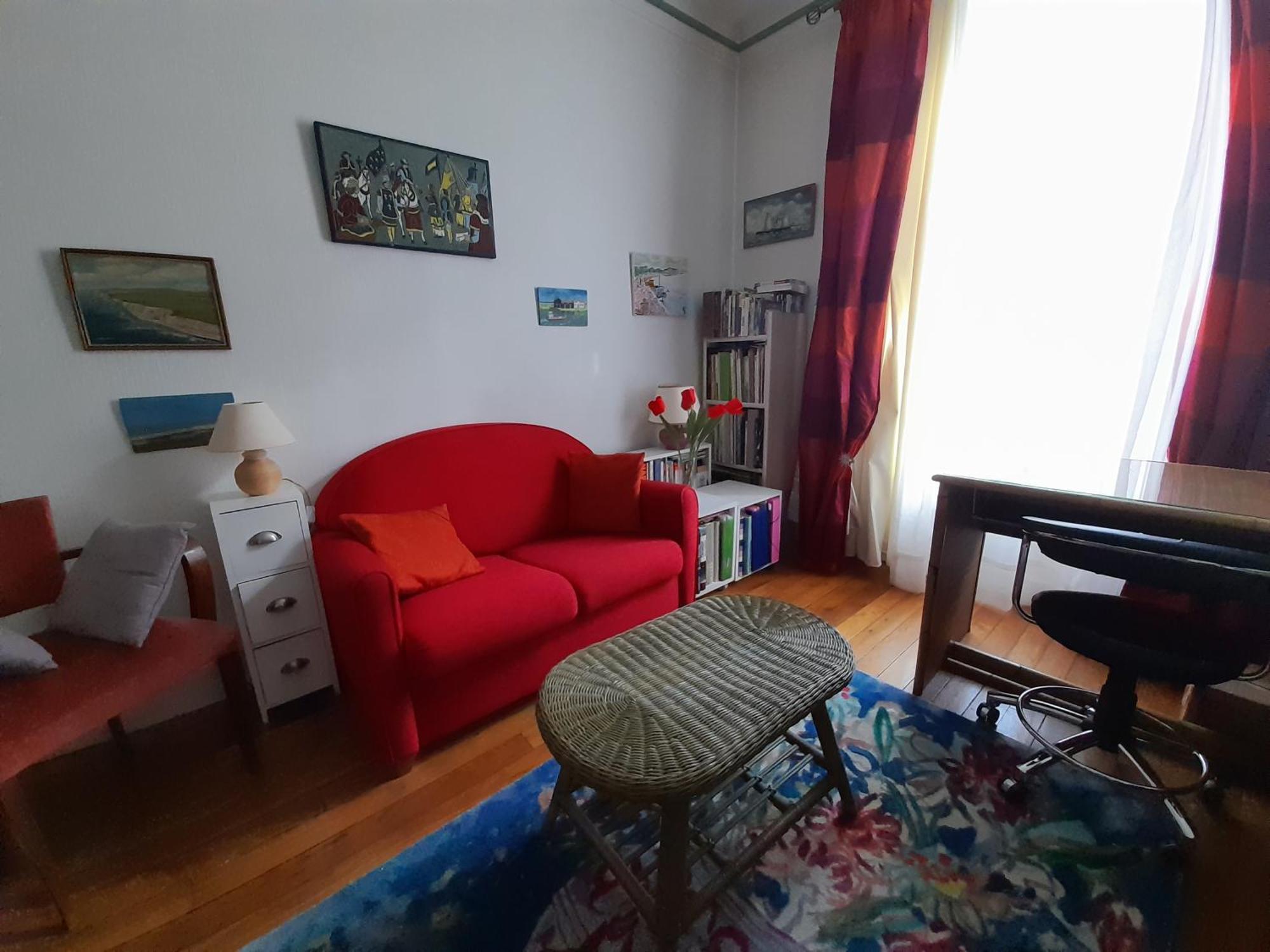 La Maison Rouge Apartment *