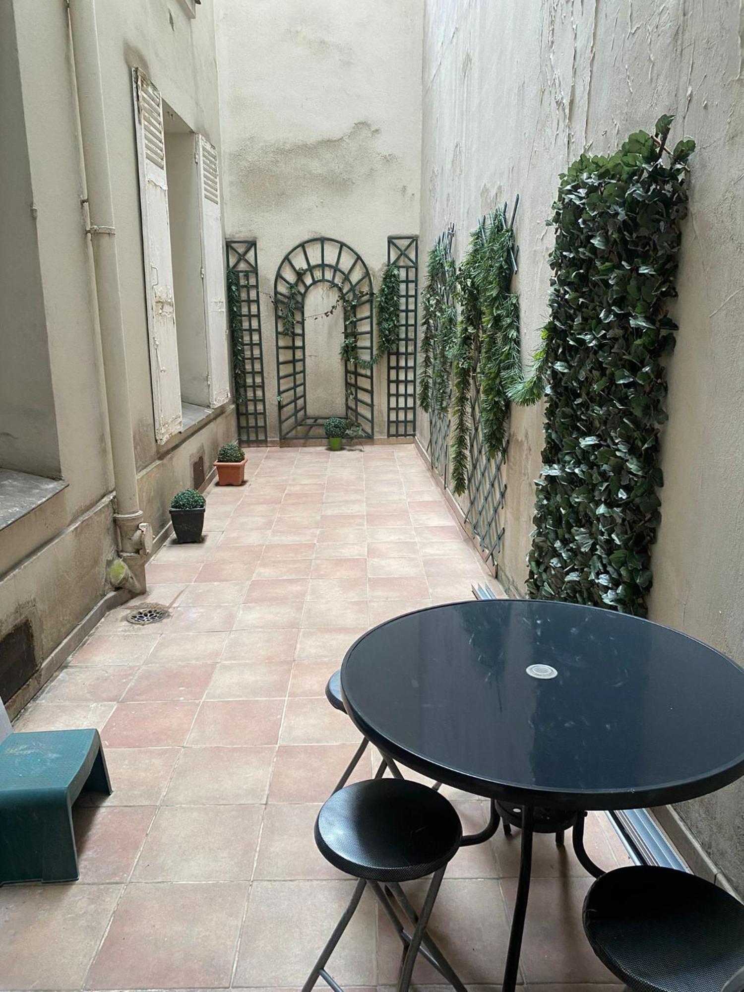 2 Bedroom With Spacious Terrace Minutes From Champs Elysees Apartment *