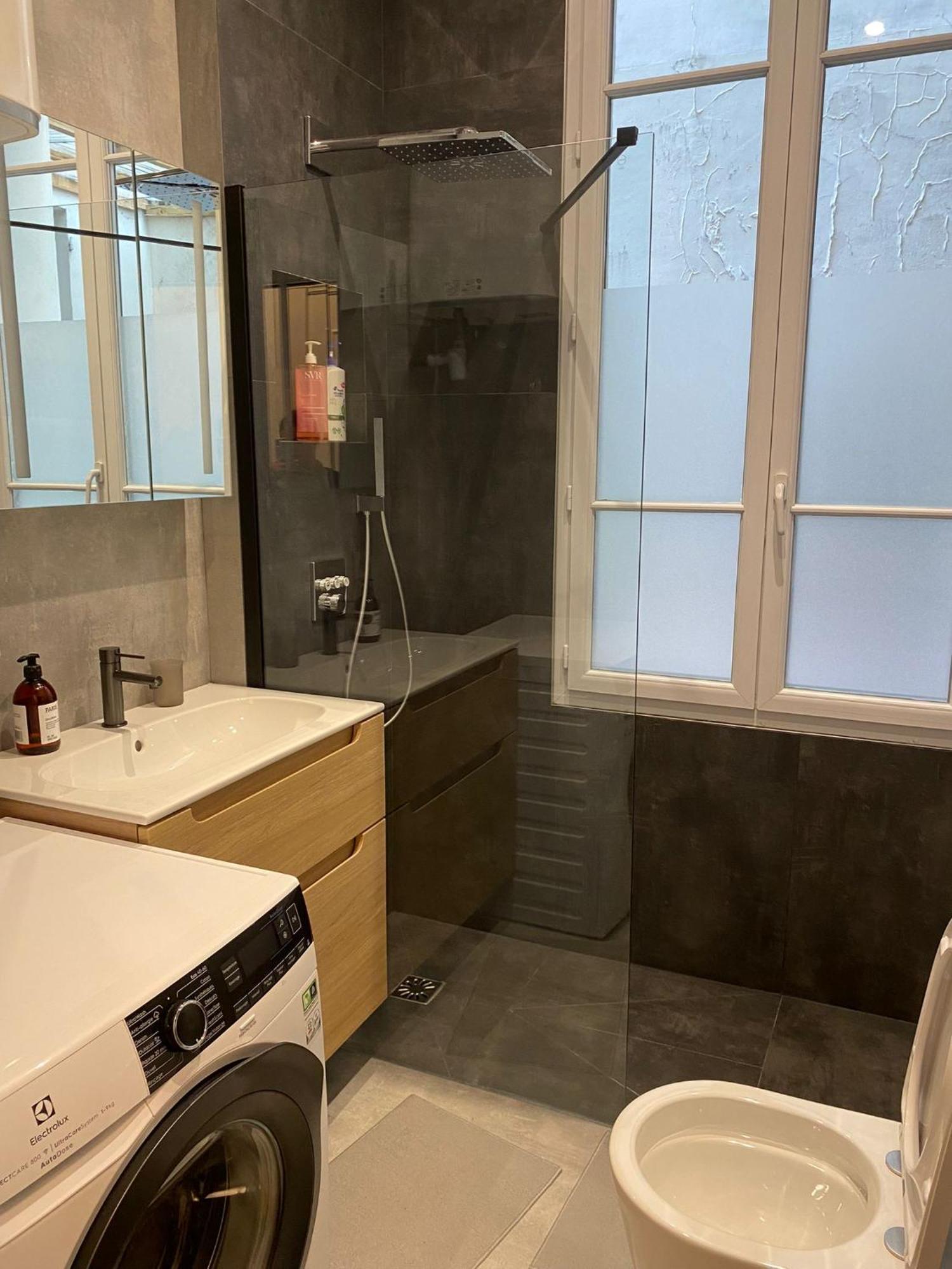 2 Bedroom With Spacious Terrace Minutes From Champs Elysees Apartment *