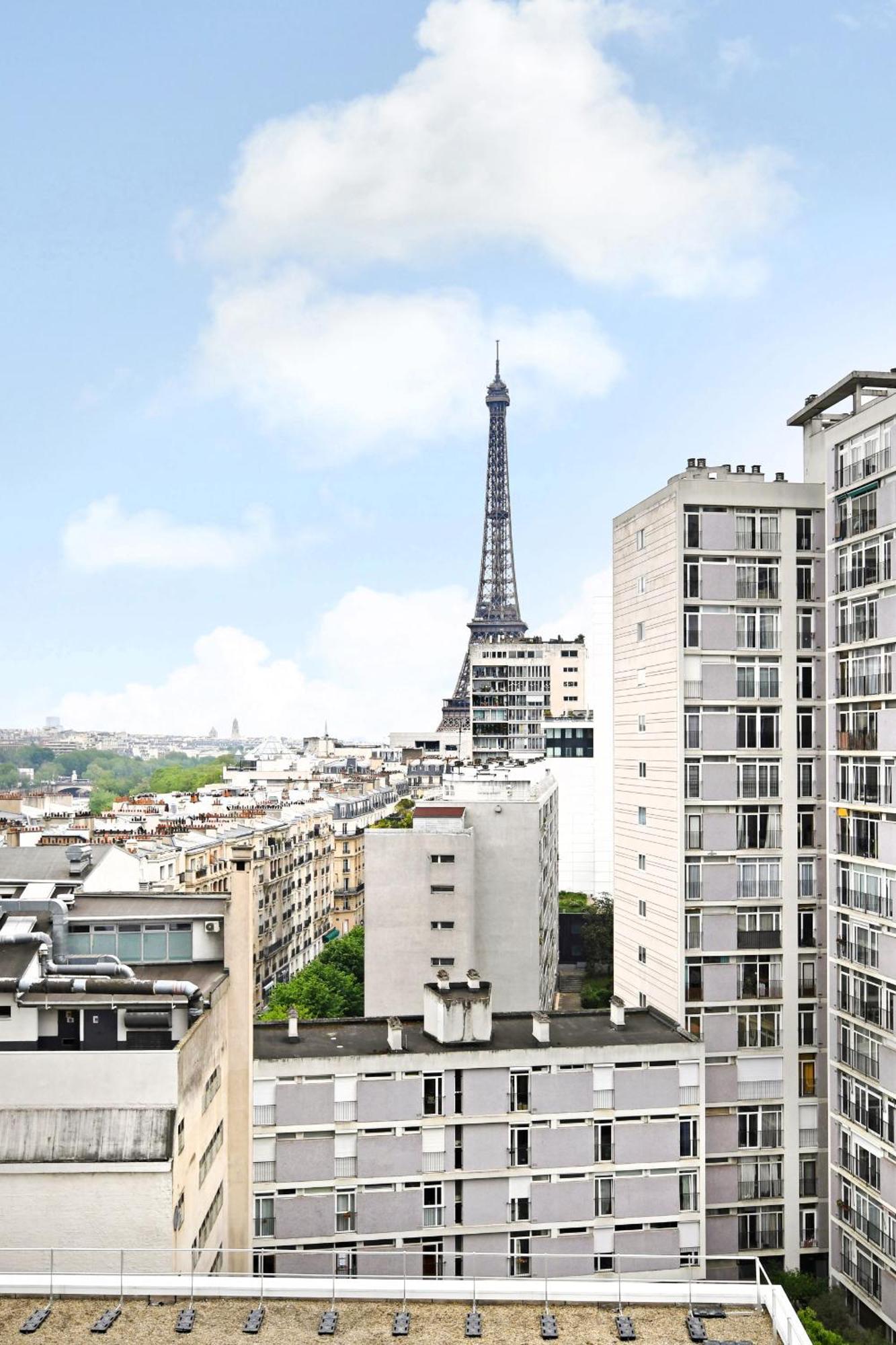 Vue Imprenable Sur La Tour Eiffel Et La Seine
