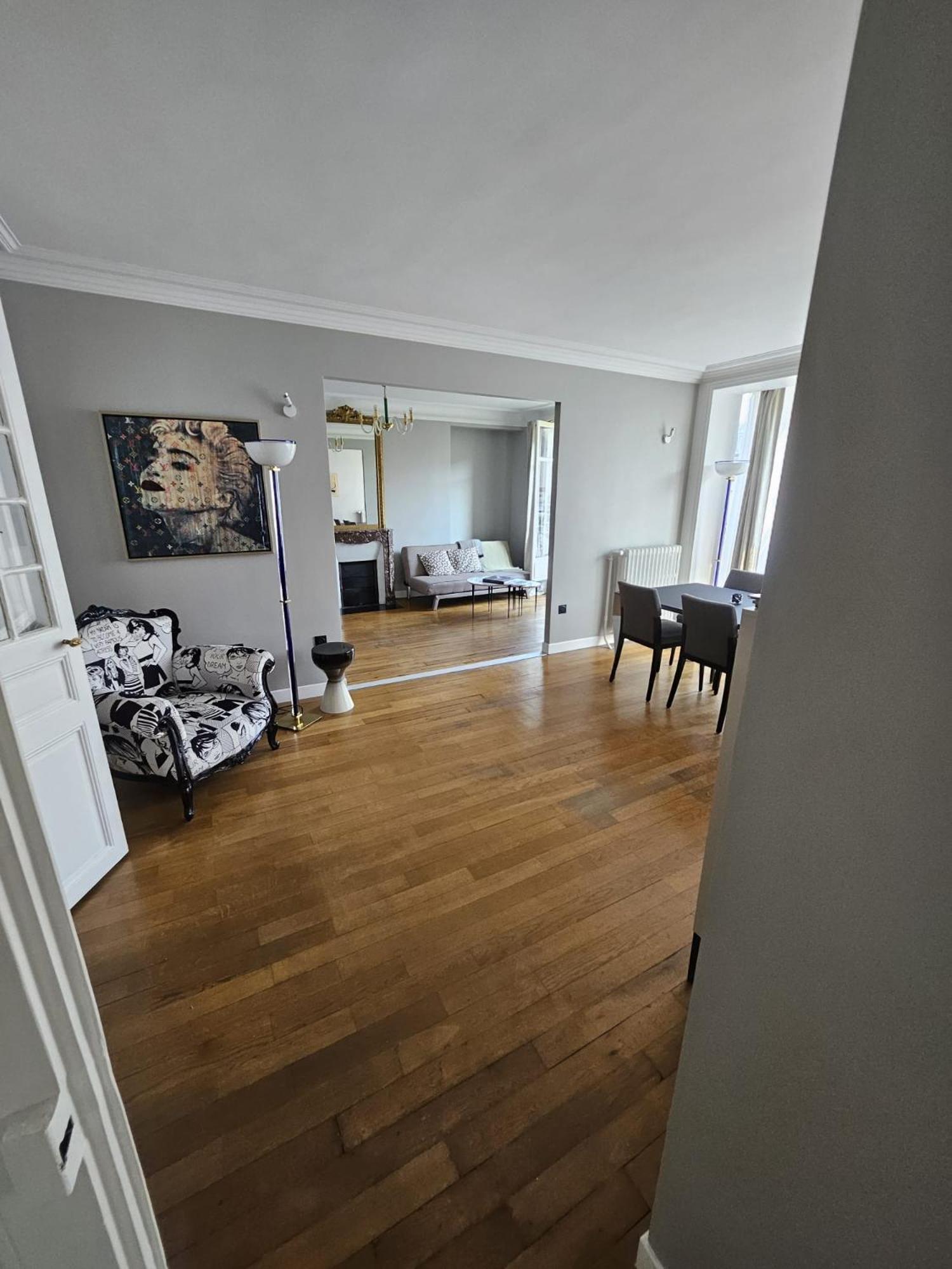 Apartment Luxury In 7th District With Tour Eiffel View