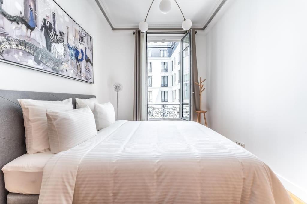 Luxury Champs Elysees Apartment Paris