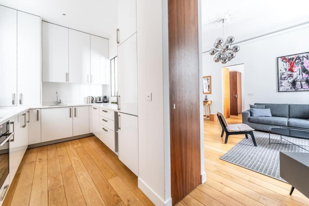 Apartment Luxury Champs Elysees Paris