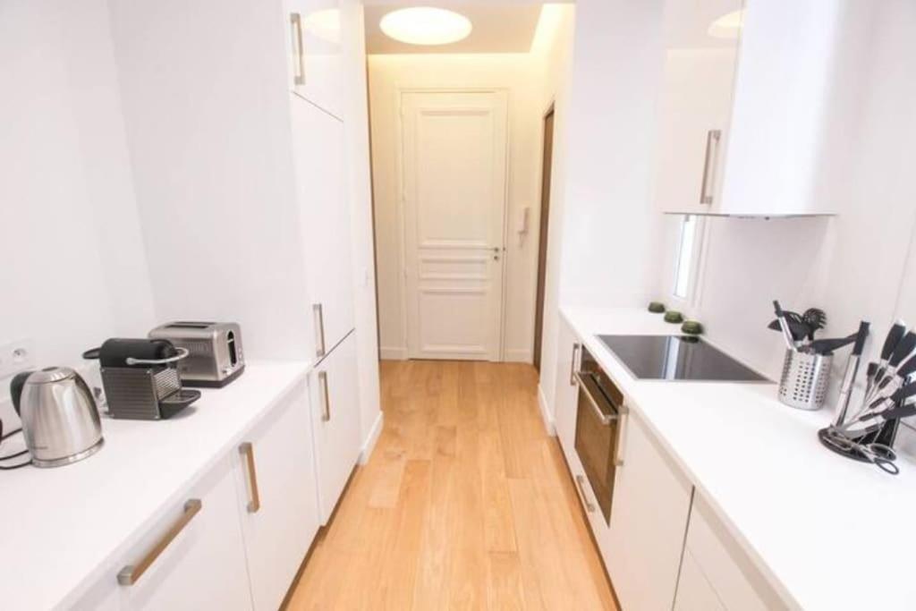 Apartment Luxury Champs Elysees Paris