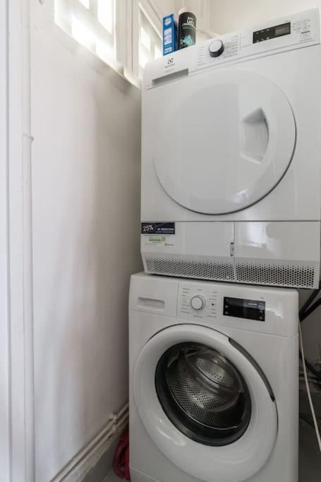 A Refined 2-bedroom Close Avenue Foch