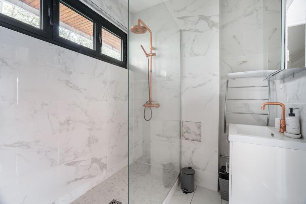 A Refined 2-bedroom Close Avenue Foch *