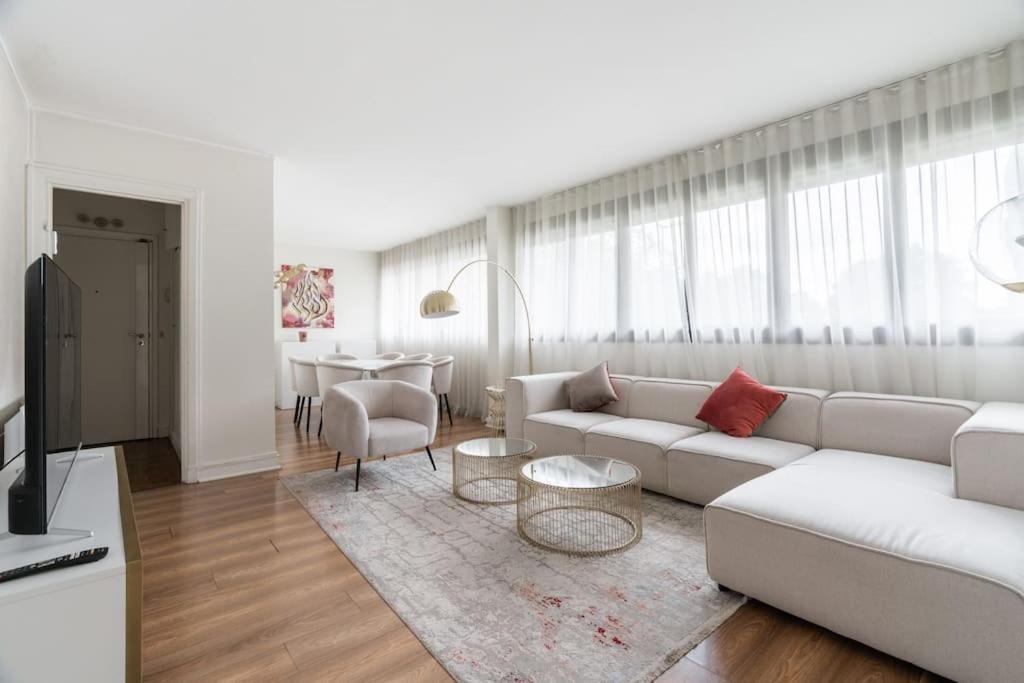 A Refined 2-bedroom Close Avenue Foch Apartment Paris