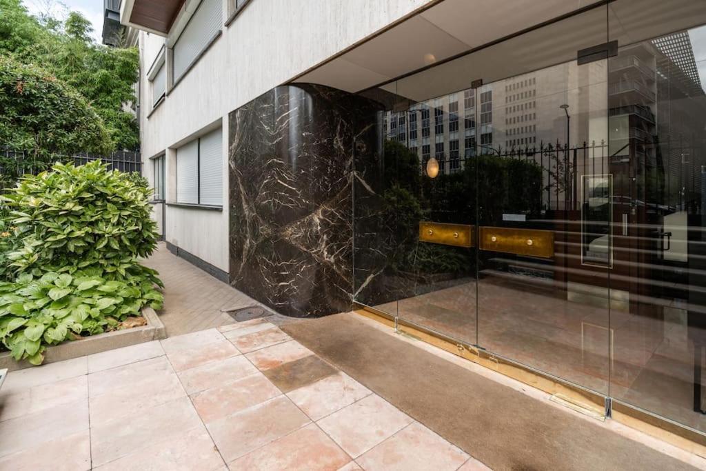 A Refined 2-bedroom Close Avenue Foch Apartment Paris