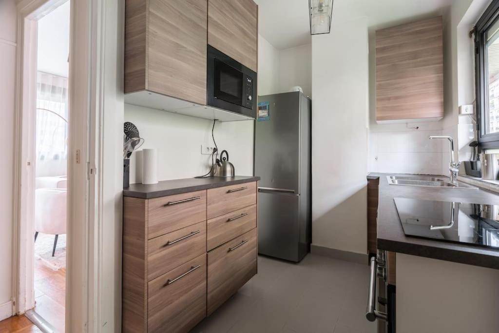 A Refined 2-bedroom Close Avenue Foch