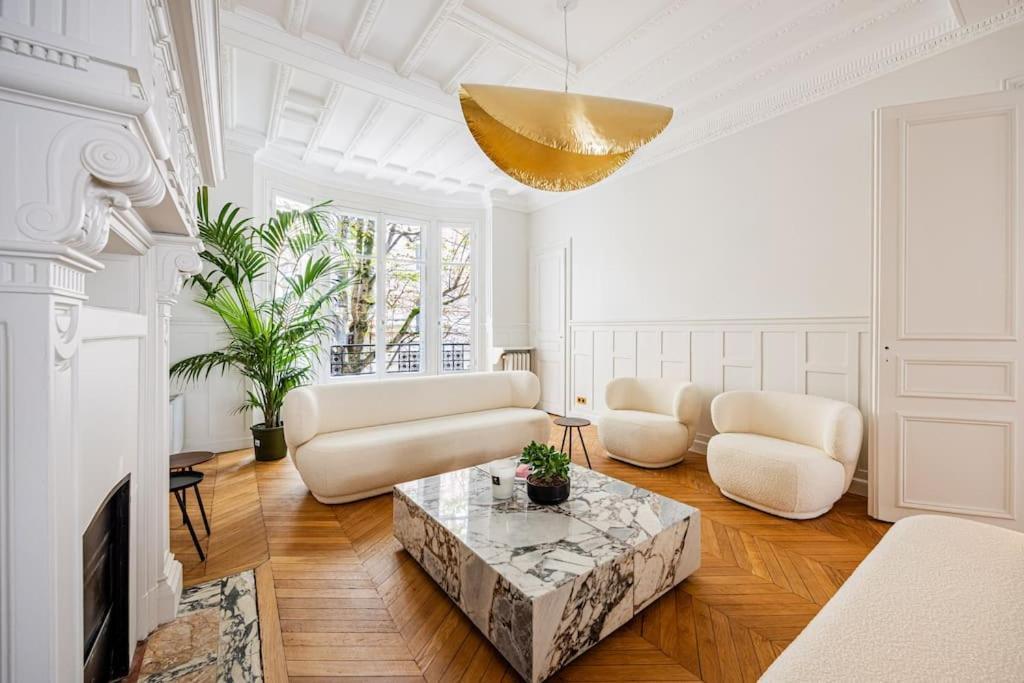 Amazing # 5bedrooms #paris 16 #trocadero Paris