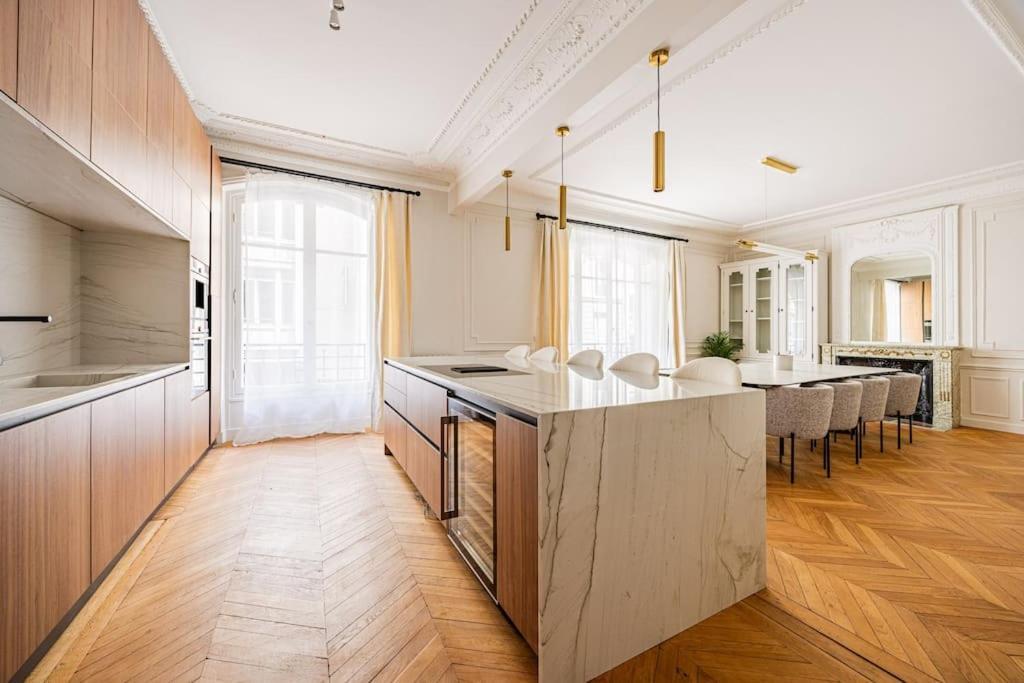 Amazing # 5bedrooms #paris 16 #trocadero Apartment *