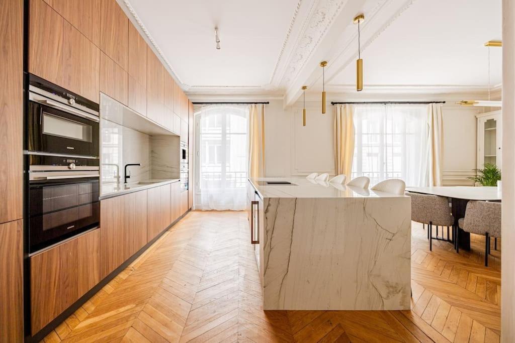 Amazing # 5bedrooms #paris 16 #trocadero Apartment *