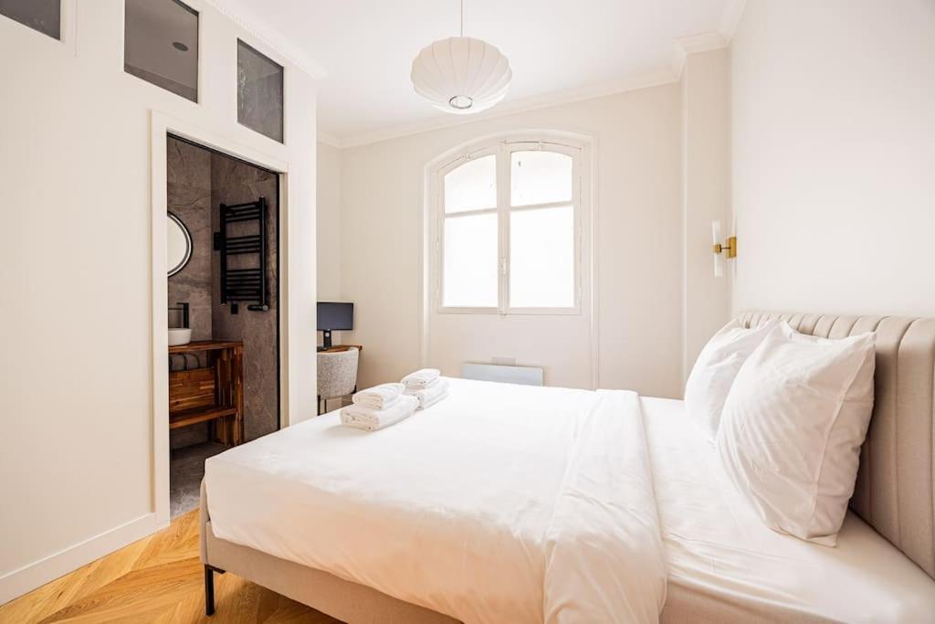 Amazing # 5bedrooms #paris 16 #trocadero Paris