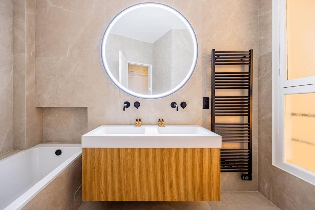Amazing # 5bedrooms #paris 16 #trocadero Apartment *
