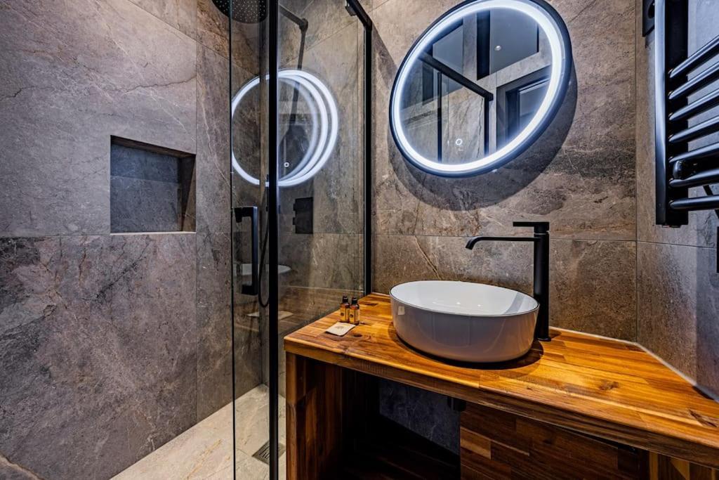 Amazing # 5bedrooms #paris 16 #trocadero Apartment