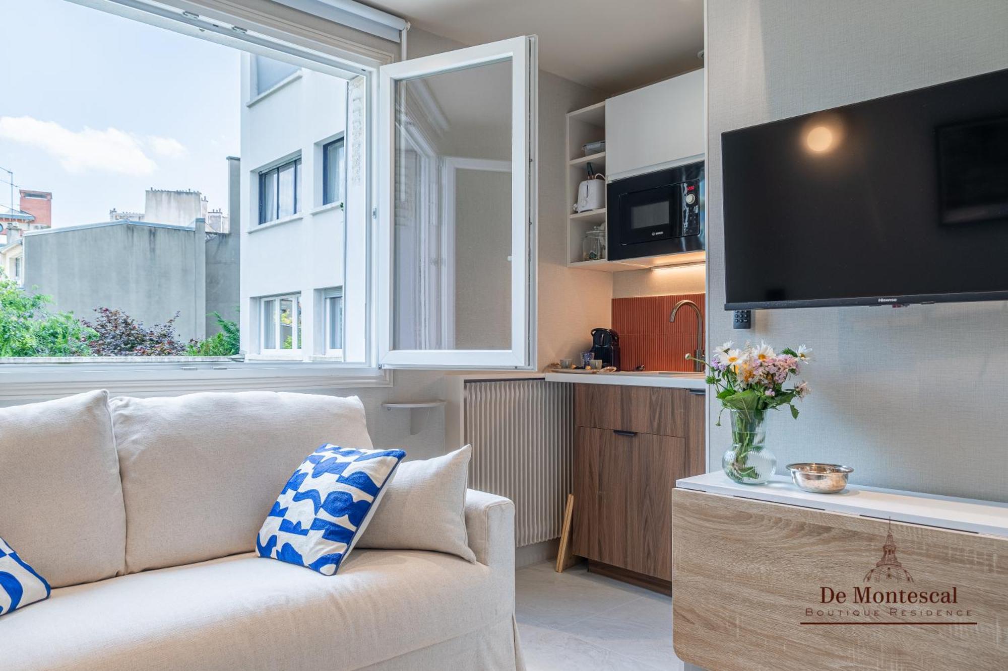 De Montescal- Montparnasse With Ac 11 To 14m2 In A Prime Location *