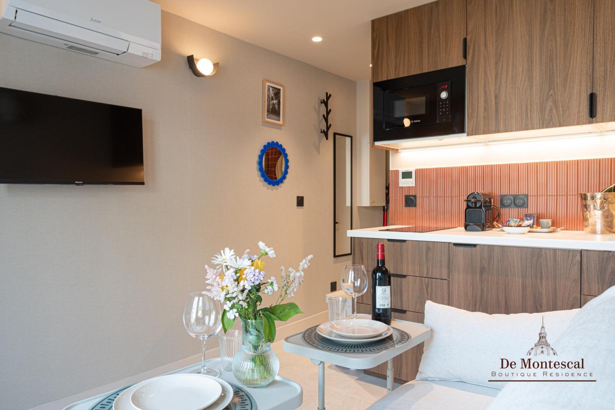 De Montescal- Montparnasse With Ac 11 To 14m2 In A Prime Location Paris