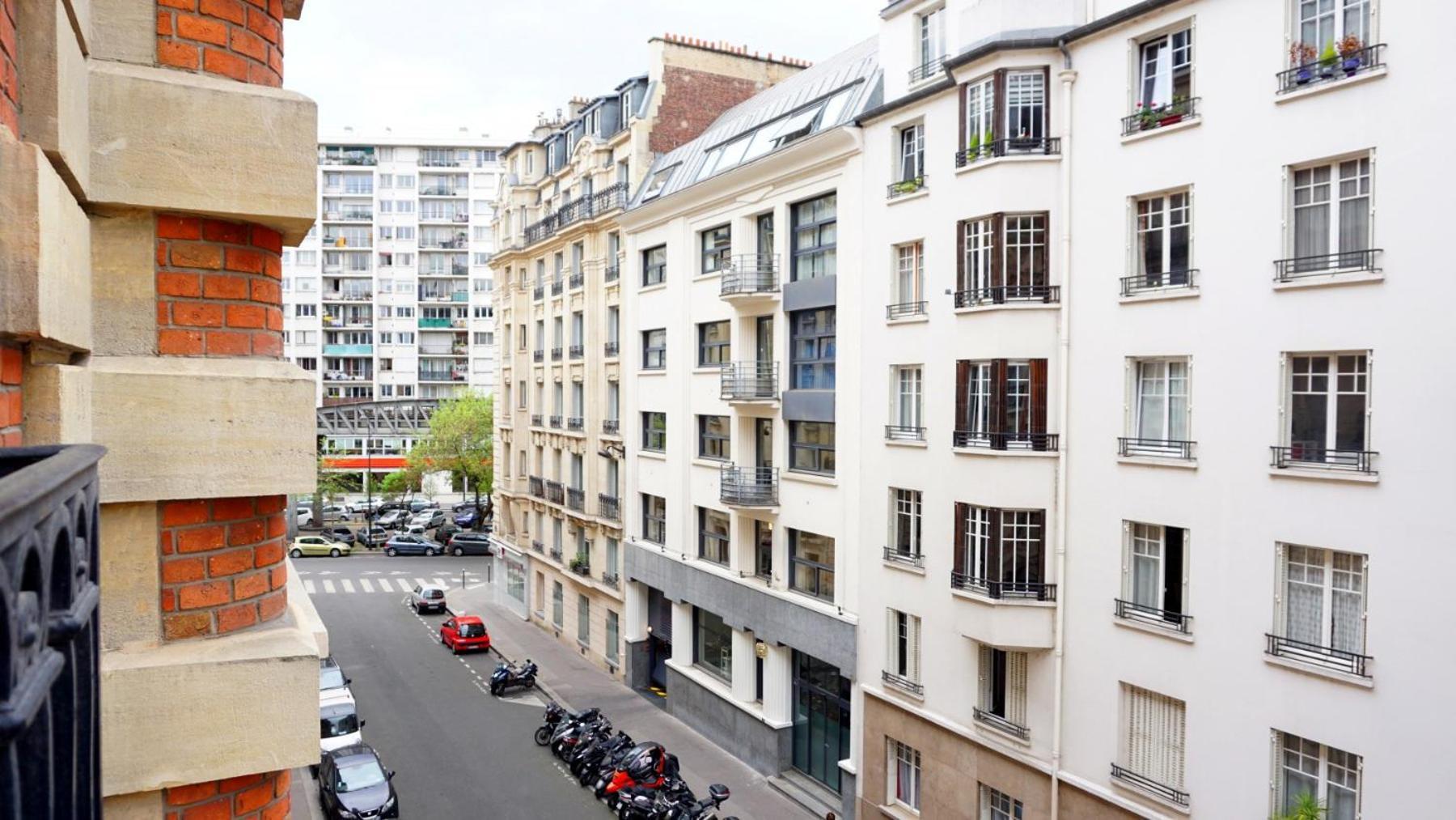 Square Desaix - 15 *