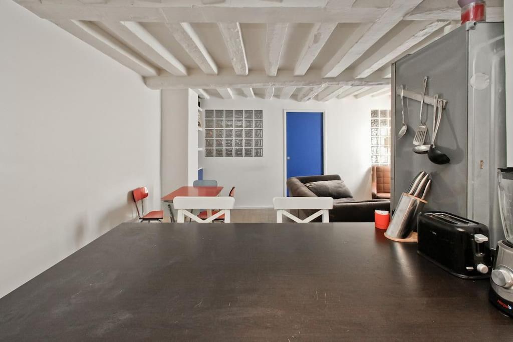 Charming In Le Marais Paris