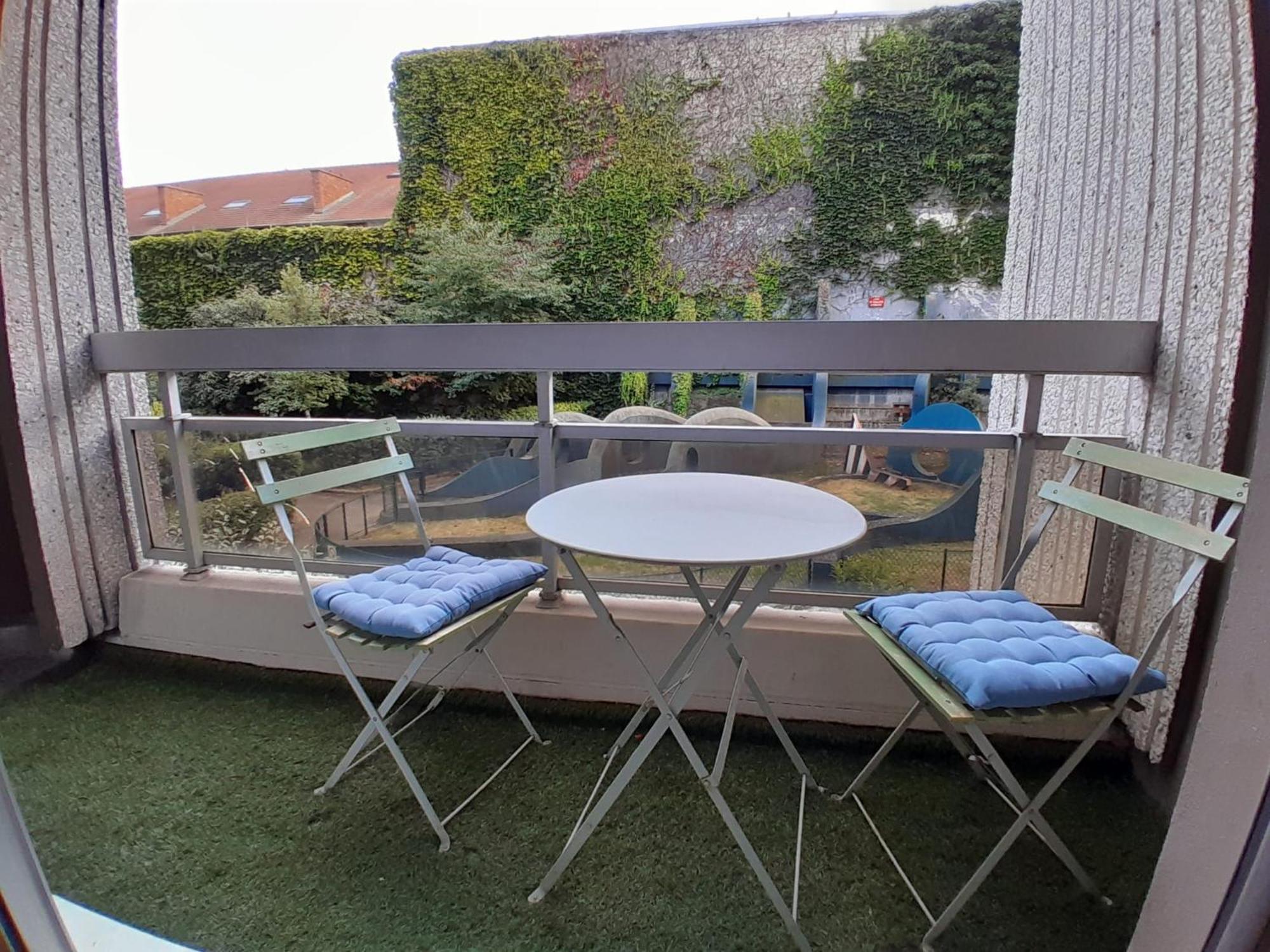 Spacieux Calme Et Confortable Dans Le Facile ! Apartment