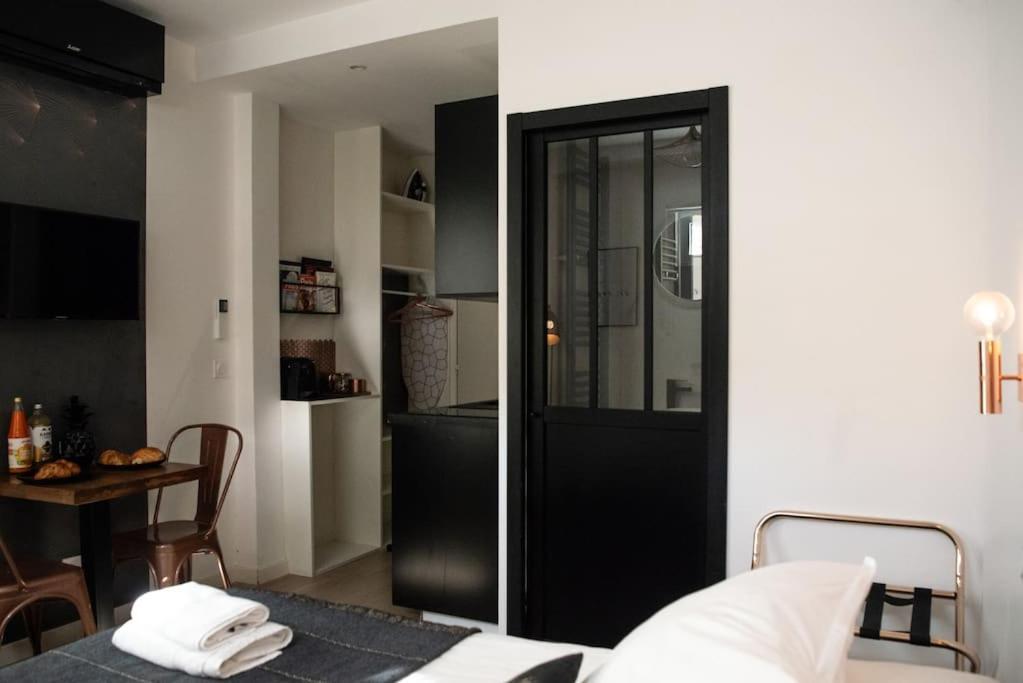 Stunning Near Canal St Martin - Divine Moon Apartment Paris