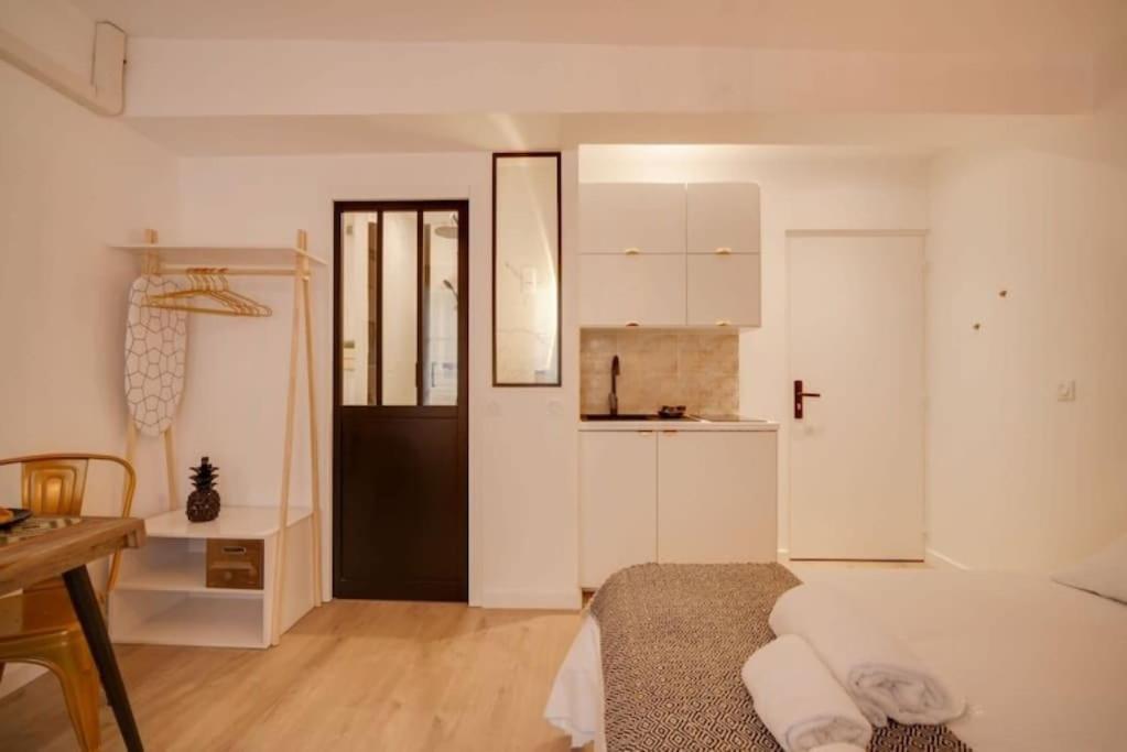 Apartment Elegant Divine Sun Quartier Canal St Martin Paris