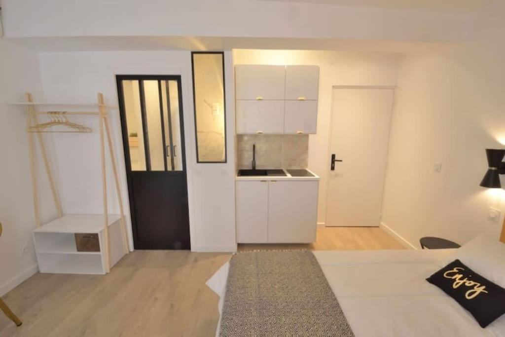 Elegant Divine Sun Quartier Canal St Martin Apartment Paris