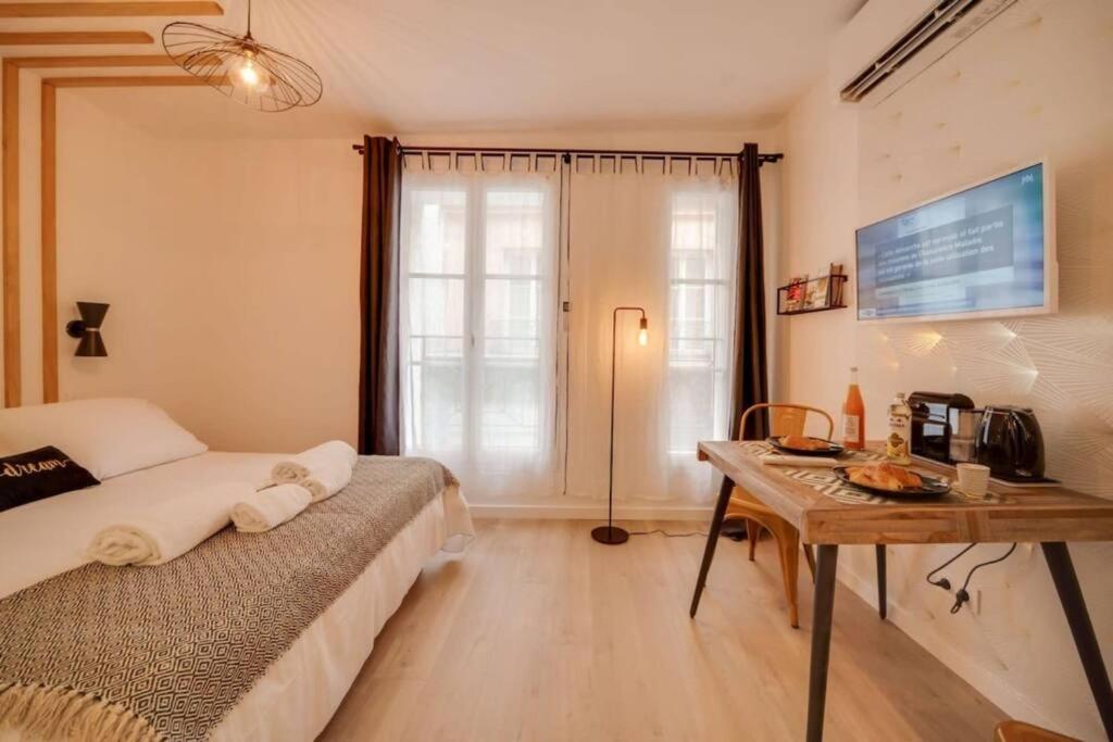 Elegant Divine Sun Quartier Canal St Martin Apartment *