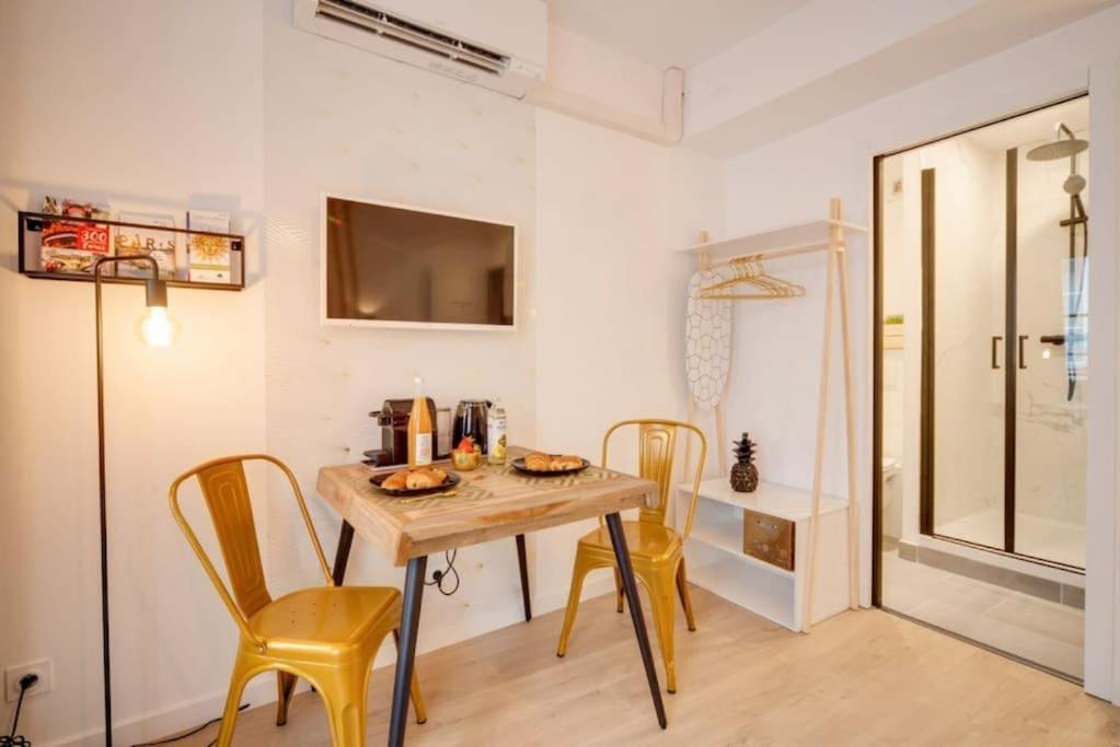 Elegant Divine Sun Quartier Canal St Martin Apartment Paris