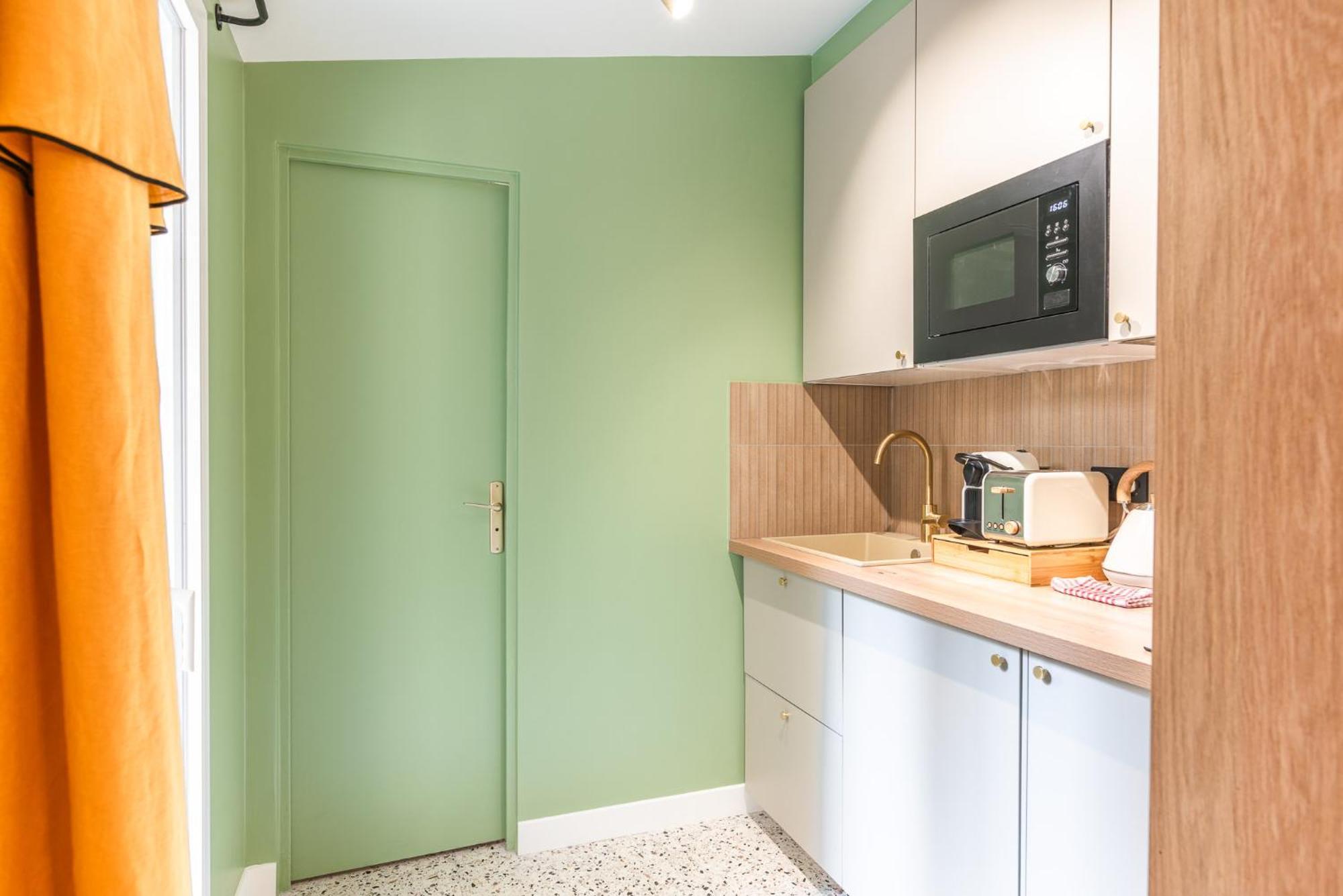 Charming With Terrace - Near Montmartre Apartment