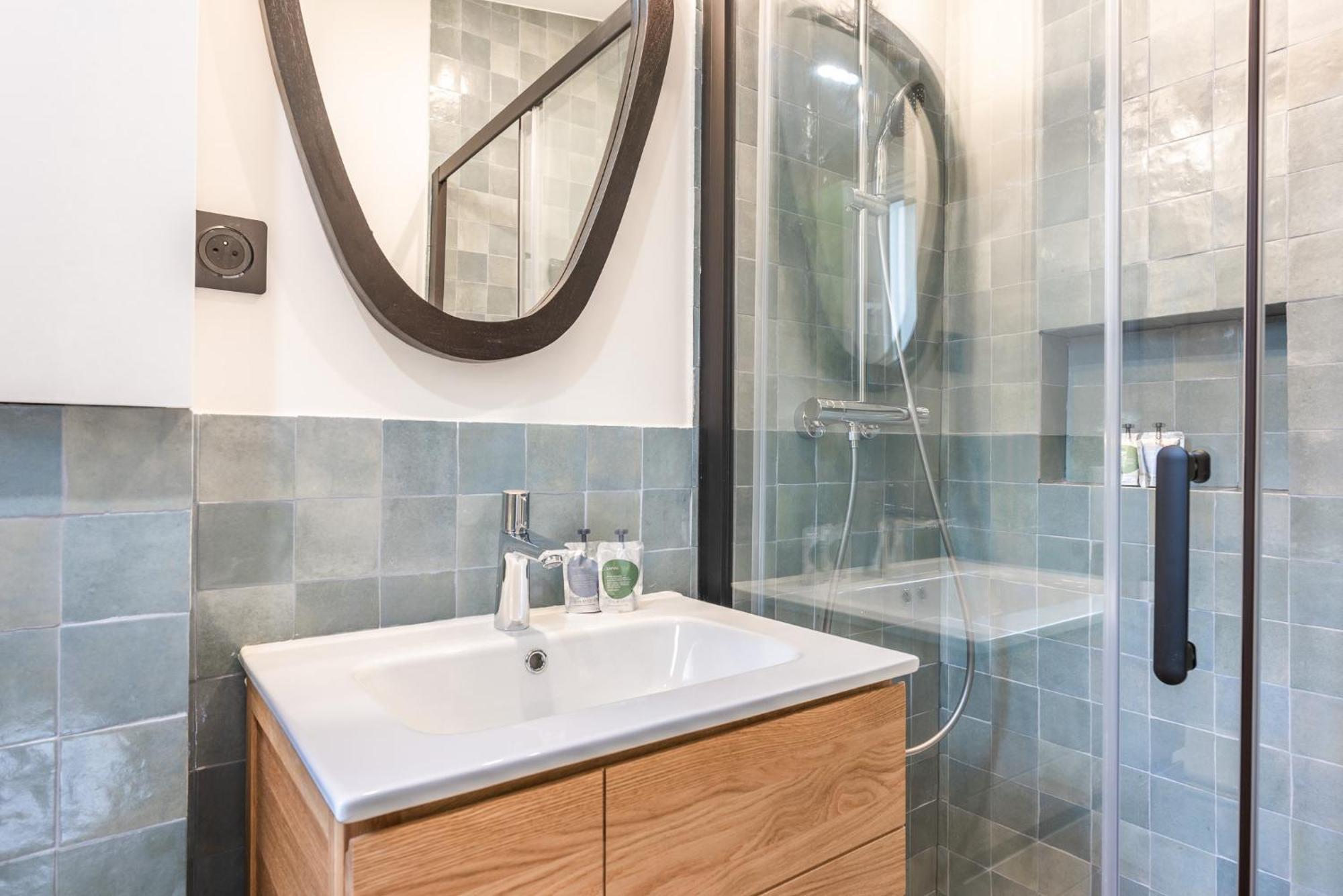 Apartment Charming With Terrace - Near Montmartre Paris