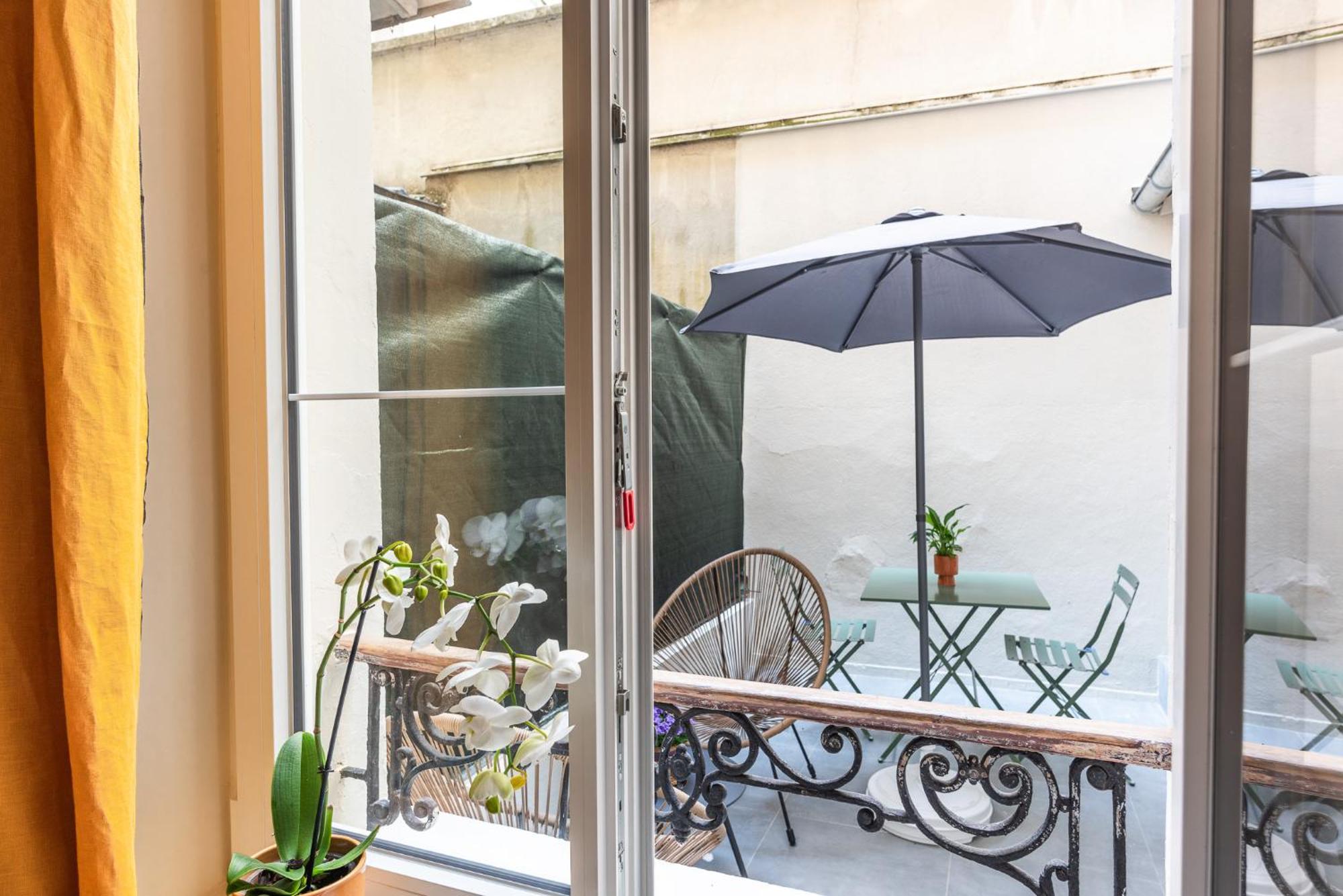 Charming With Terrace - Near Montmartre Apartment