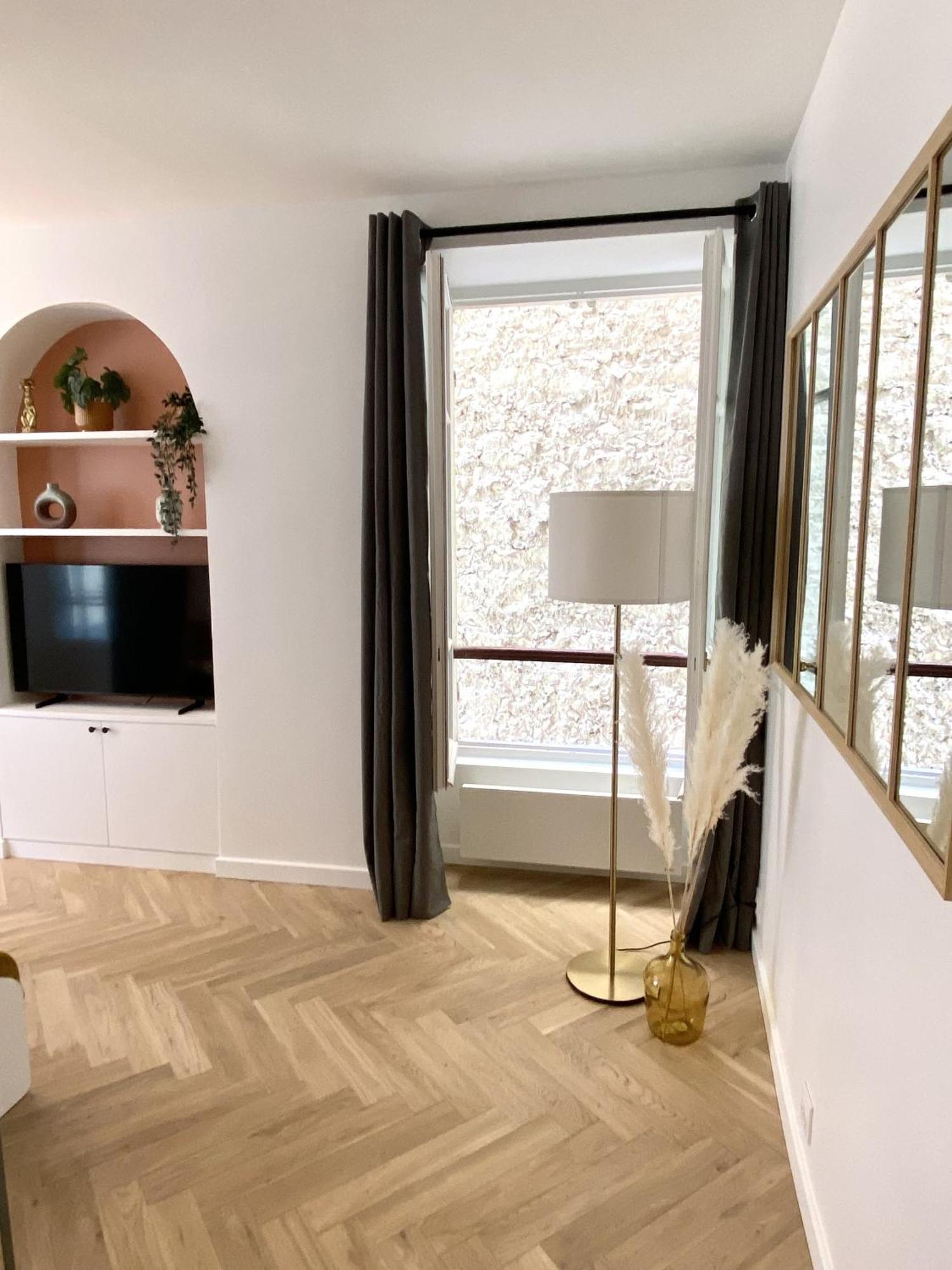 Brand New - Rue Cler Paris