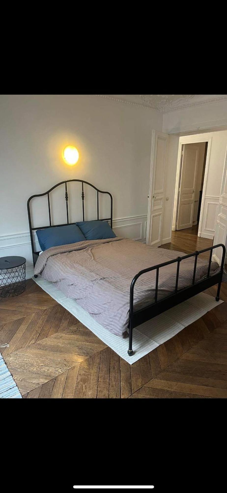 In Large Classic Parisian * Paris