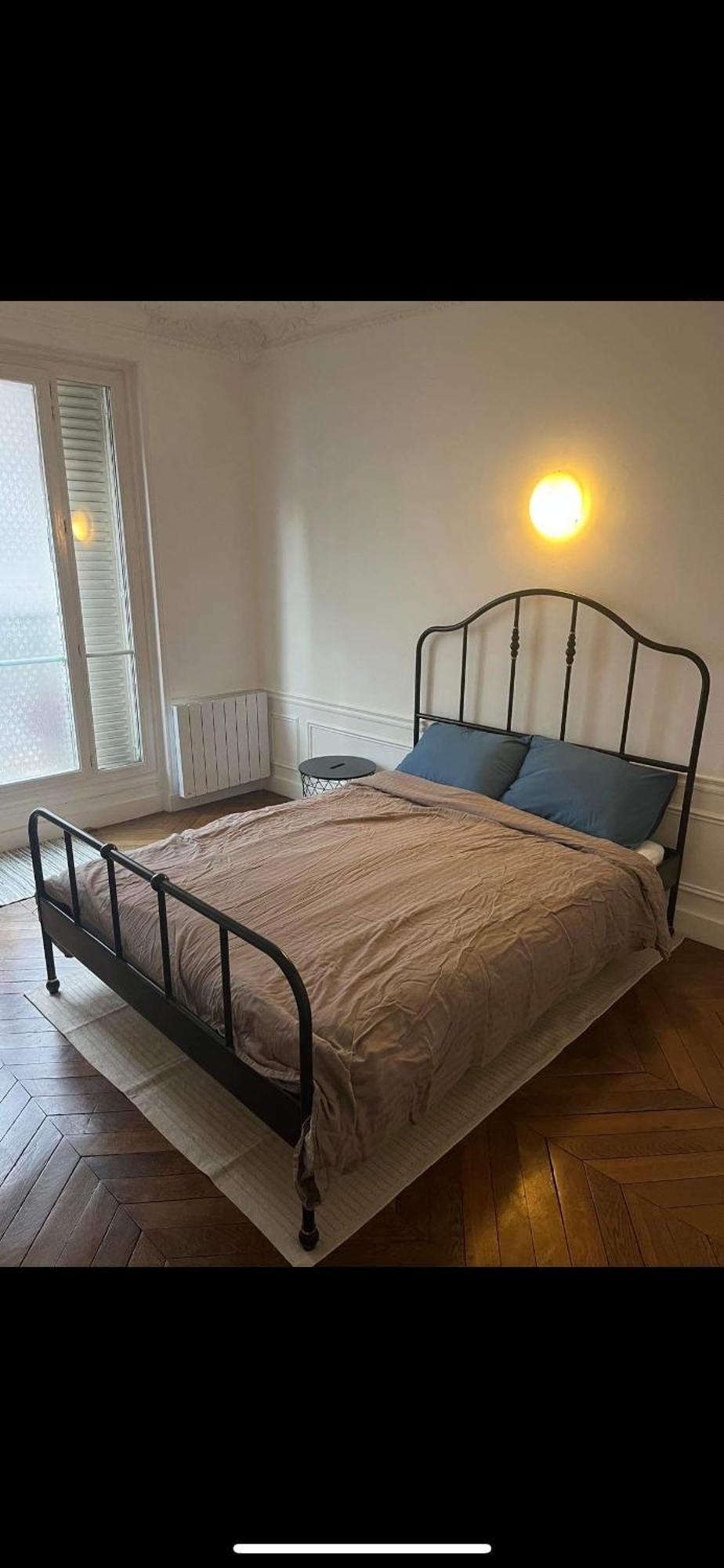 In Large Classic Parisian Paris