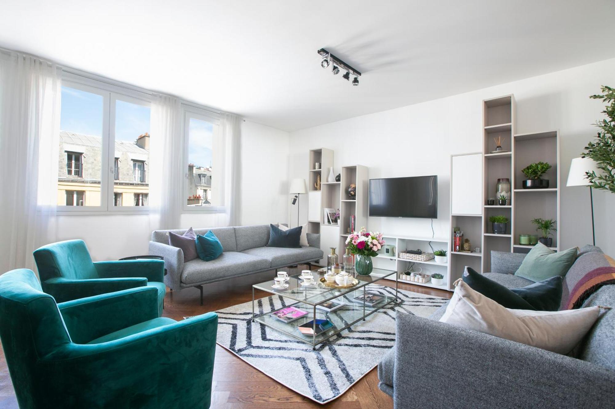 Magnificient 2 Bedrooms With Terrace Next To Champs-elysees - Pc62b *