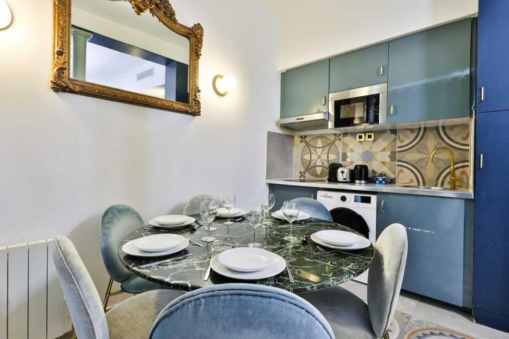 Lovely Loft With 2 Bedrooms Air Conditioned Apartment *