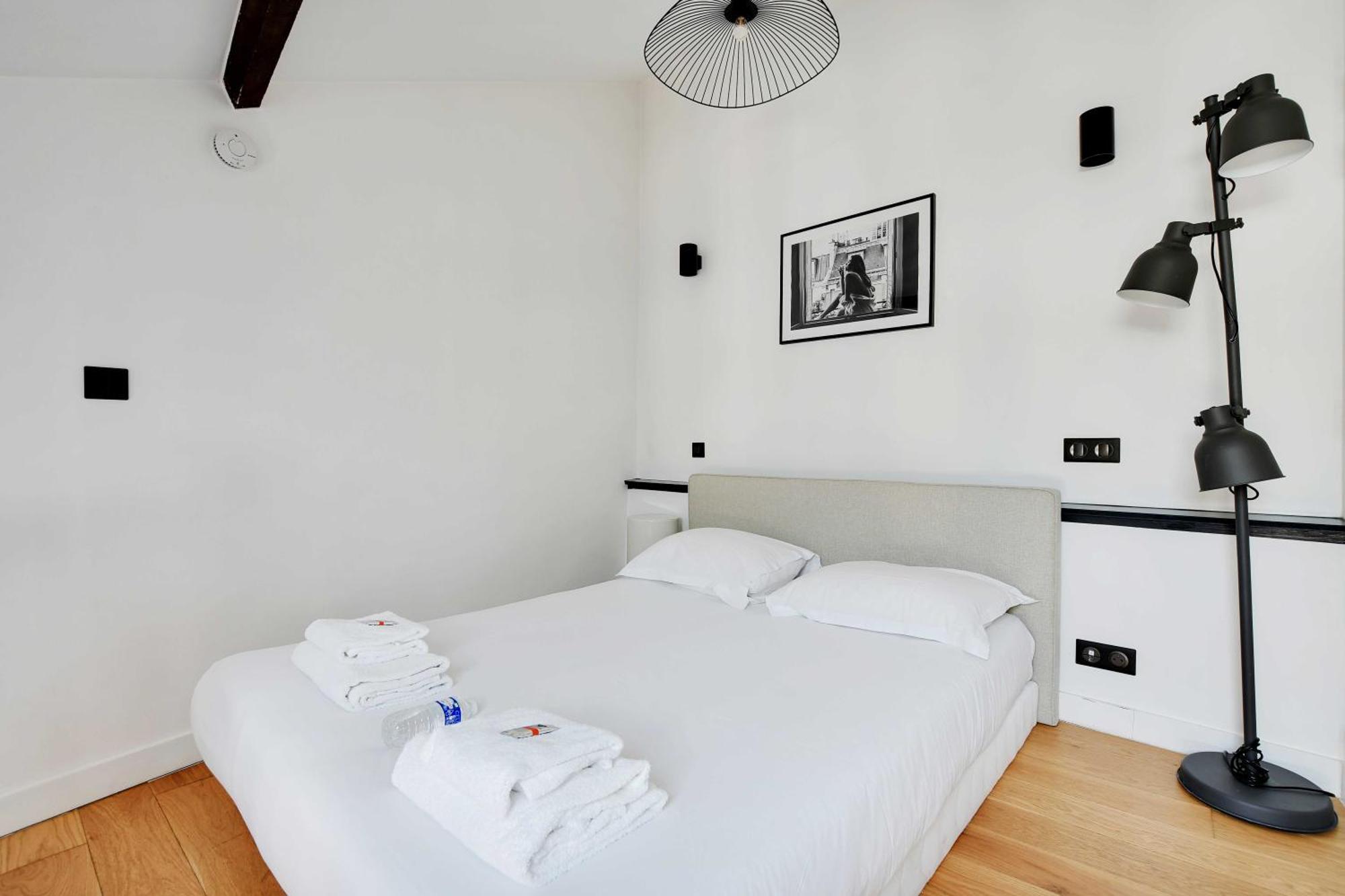 Charming With Ac -rue Des Archives- Le Marais Apartment *
