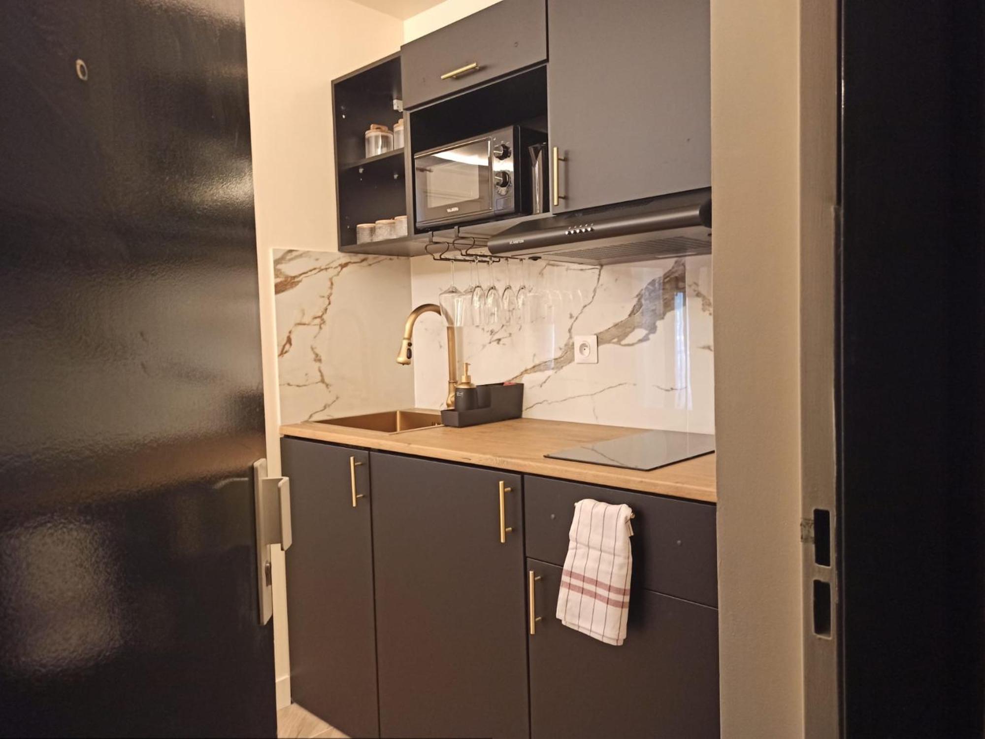 Elegant Avec Baignoire Apartamento