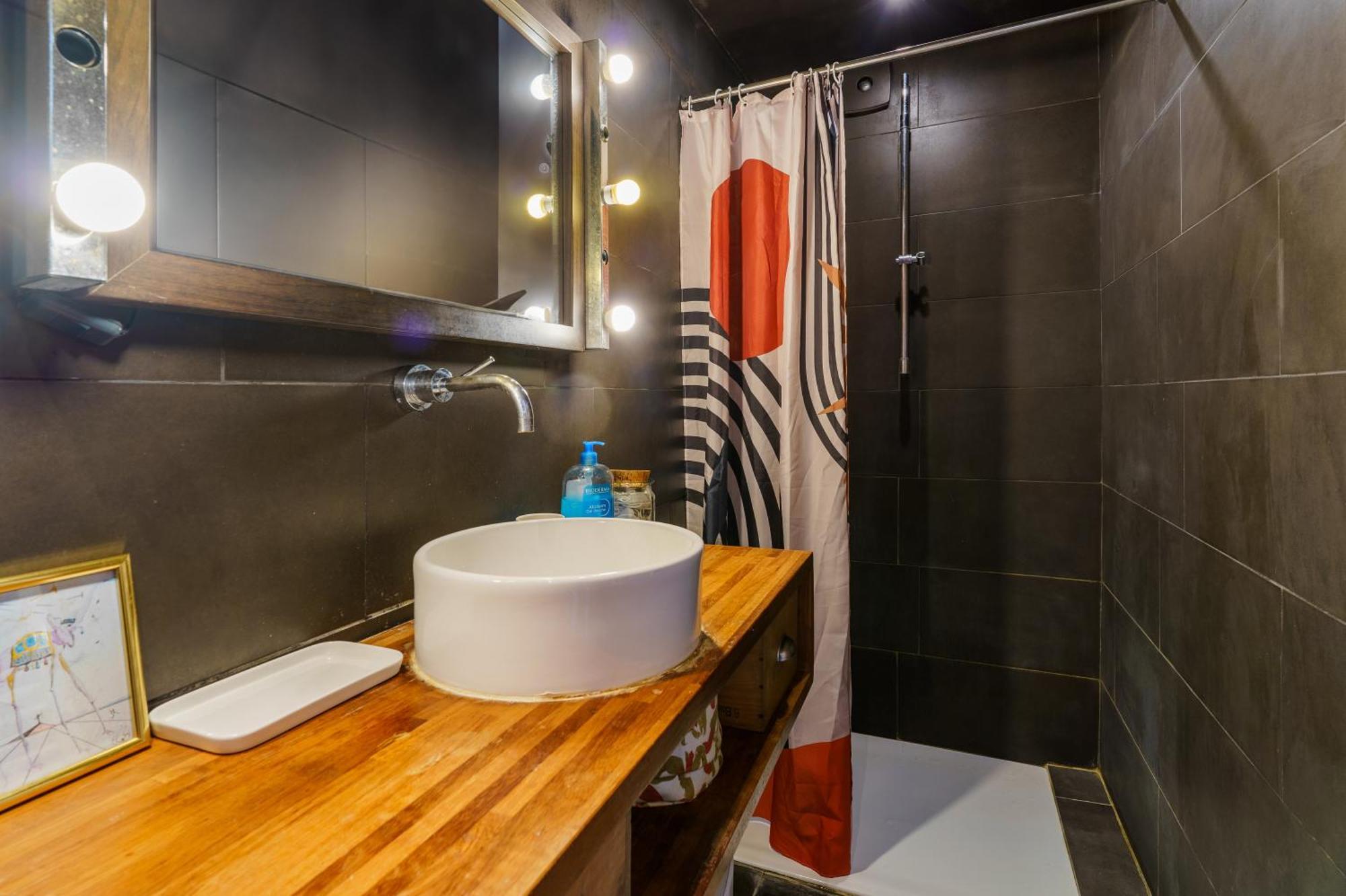 Contemporary 1bd Hopital Saint Louis Apartment Paris