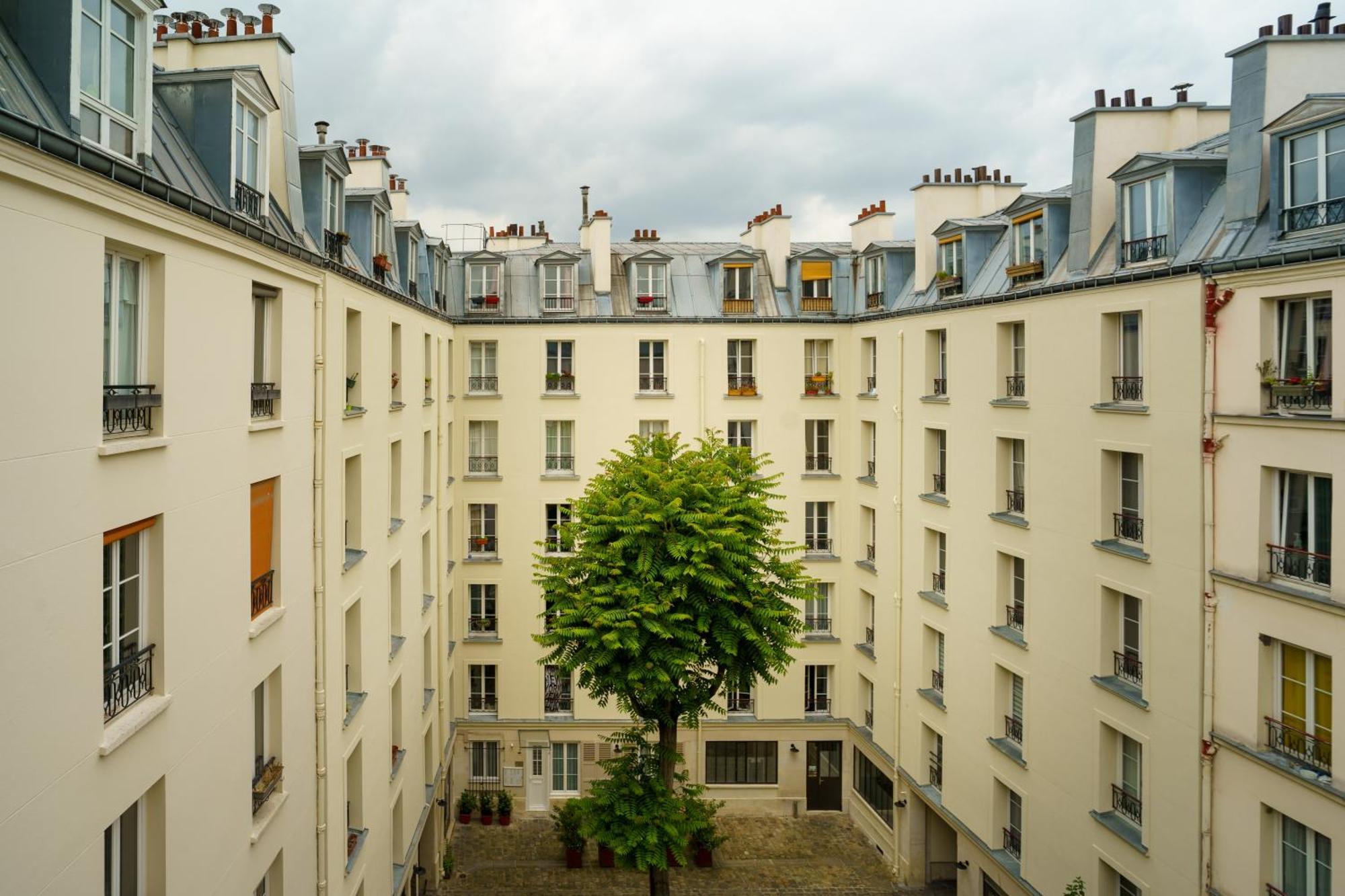 Apartment Contemporary 1bd Hopital Saint Louis