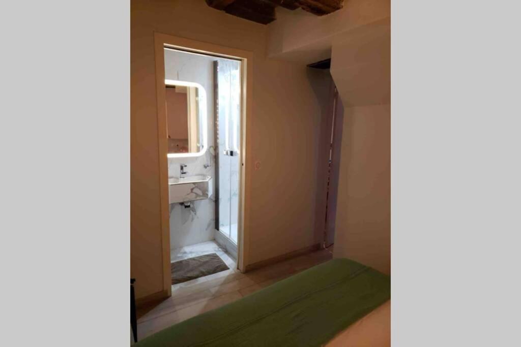 Appartement Charming Saint Germain Pres Rue De Ciseaux *
