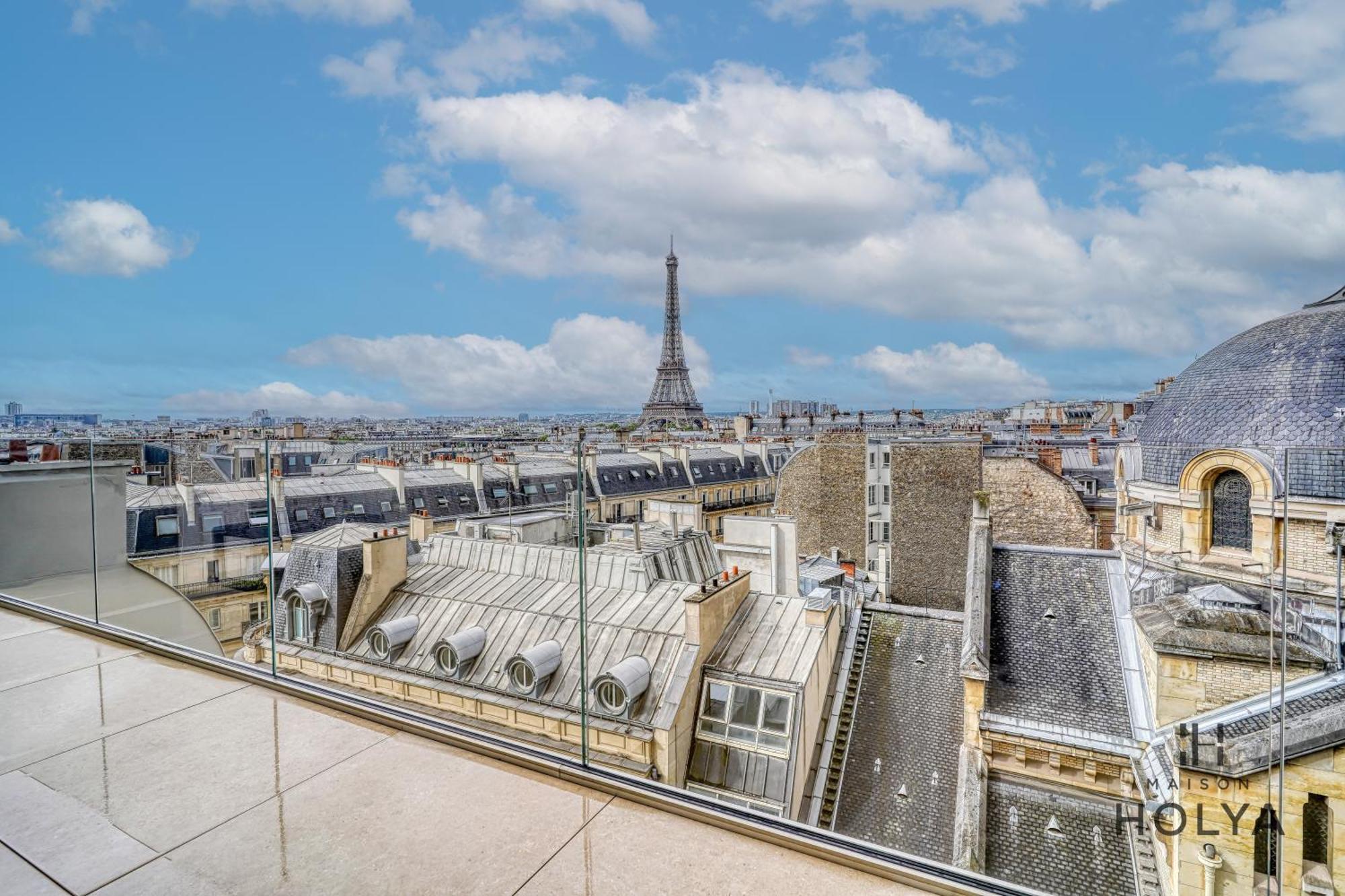 Le Touristique - Vue Tour Eiffel - 267b *