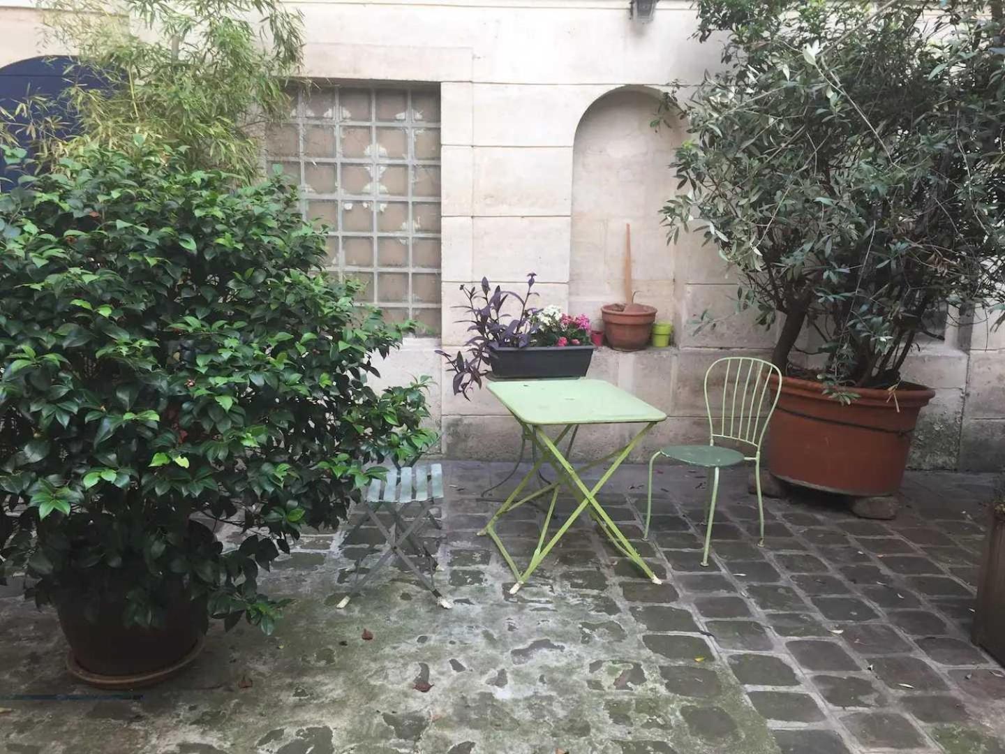 Authentic - 2p - Gare De L'est * Paris
