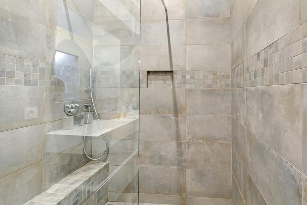 Newly Renovated Near La Madeleine Apartment Paris