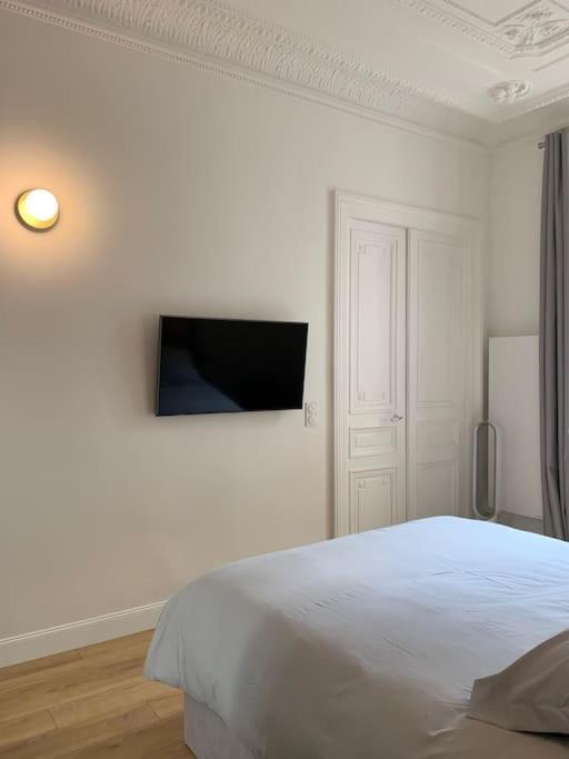 Newly Renovated Near La Madeleine Apartment